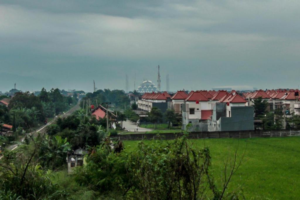 Super Oyo Capital O 483 Tamansari Panoramic Bandung Hotel Luaran gambar